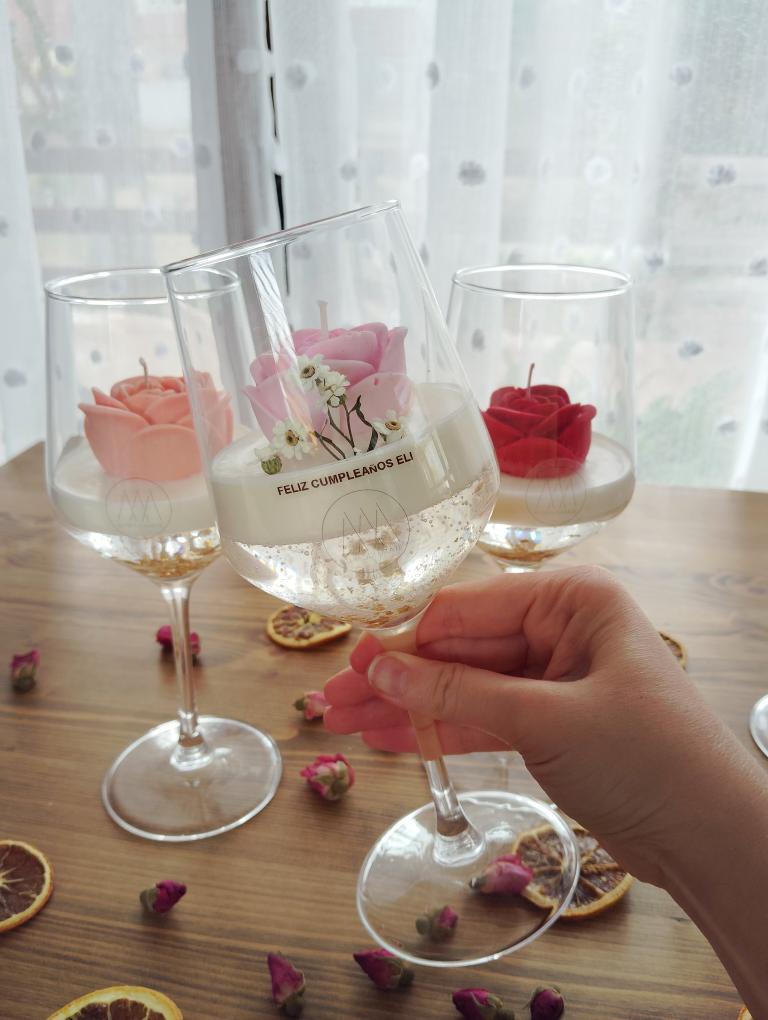 Cóctel Floral con Destellos