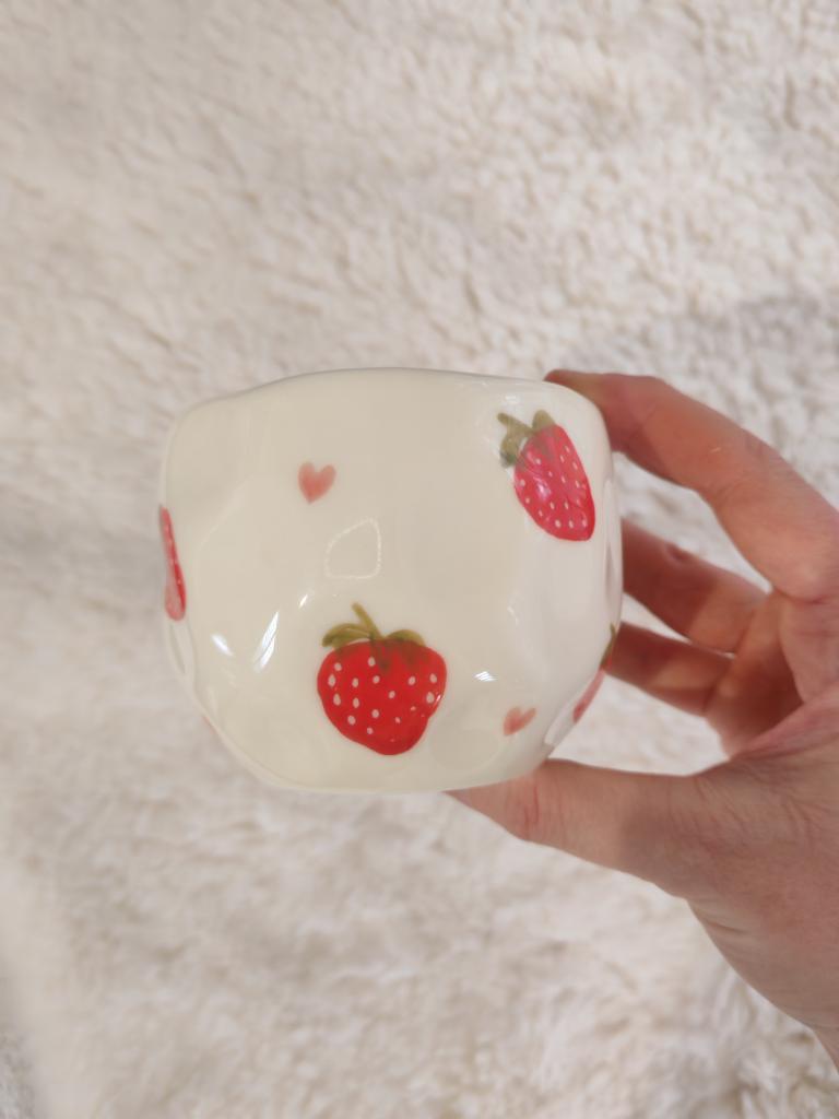 Taza Floral con Fresas